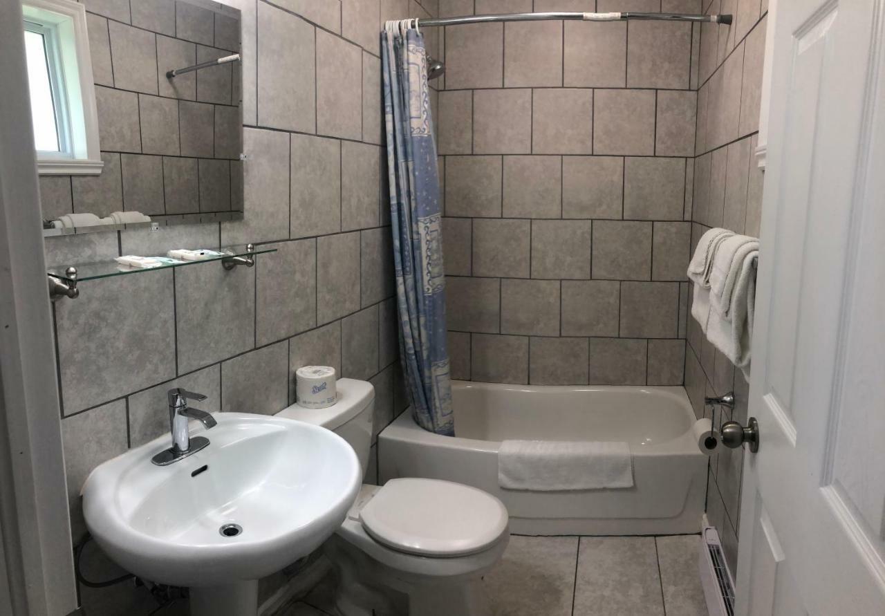 Century Motel Cornwall Eksteriør bilde
